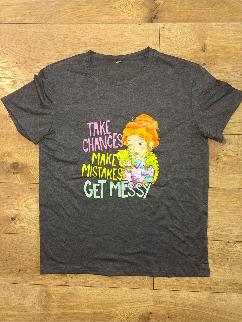 SIZE LARGE WOMEN’S Charcoal Inspirational Graphic Tee for teachers 🌈